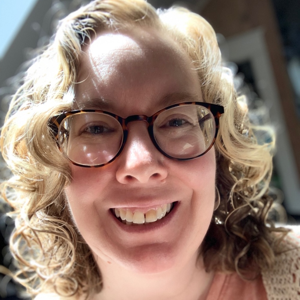 Meet your Posher, Cynthia